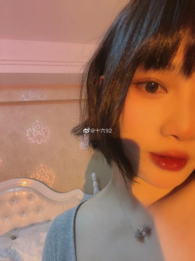 雷竞技RAYBET“90后国产娃娃脸甜妹”晒出火辣健身照纤腰“球臀”让网友纷纷不淡定了…(图8)
